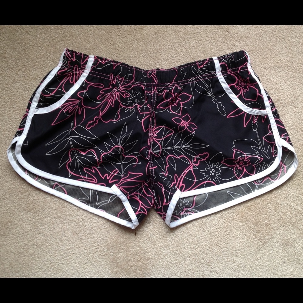 Low rise shorts, size M